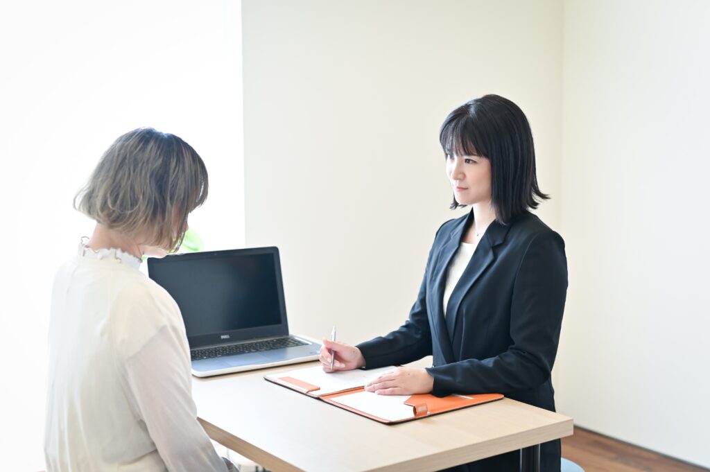 女探偵わか相談風景