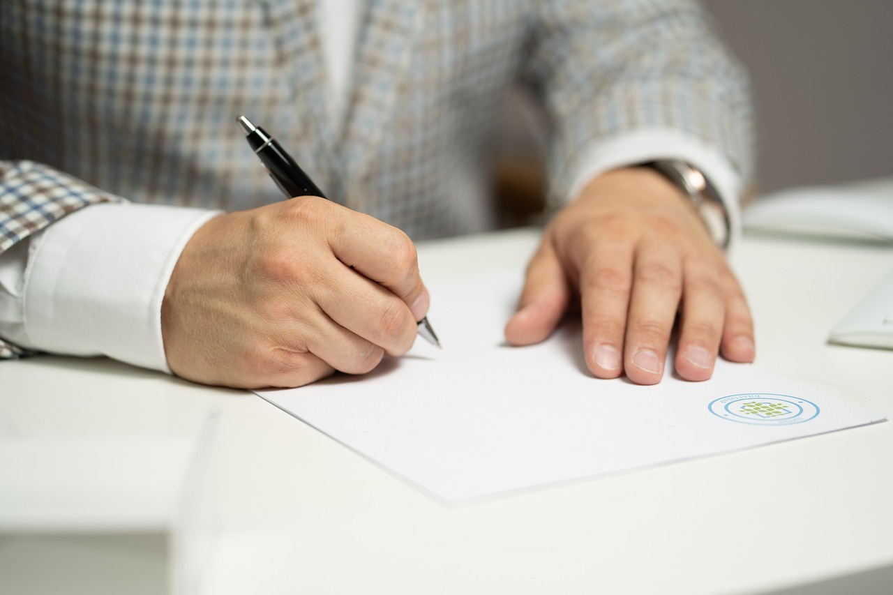苦しみを終わらせたいあなたへ…不倫相手への慰謝料請求とその先の選択
